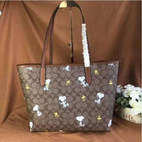 Coach X Peanuts City Tote In Signature Canvas With Snoopy Woodstock Print - Picture 2 of 11
